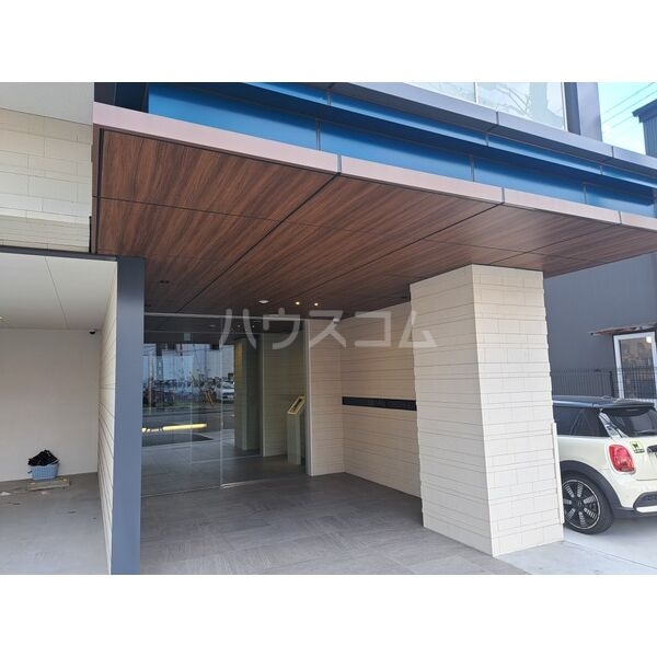 18/28 エントランス