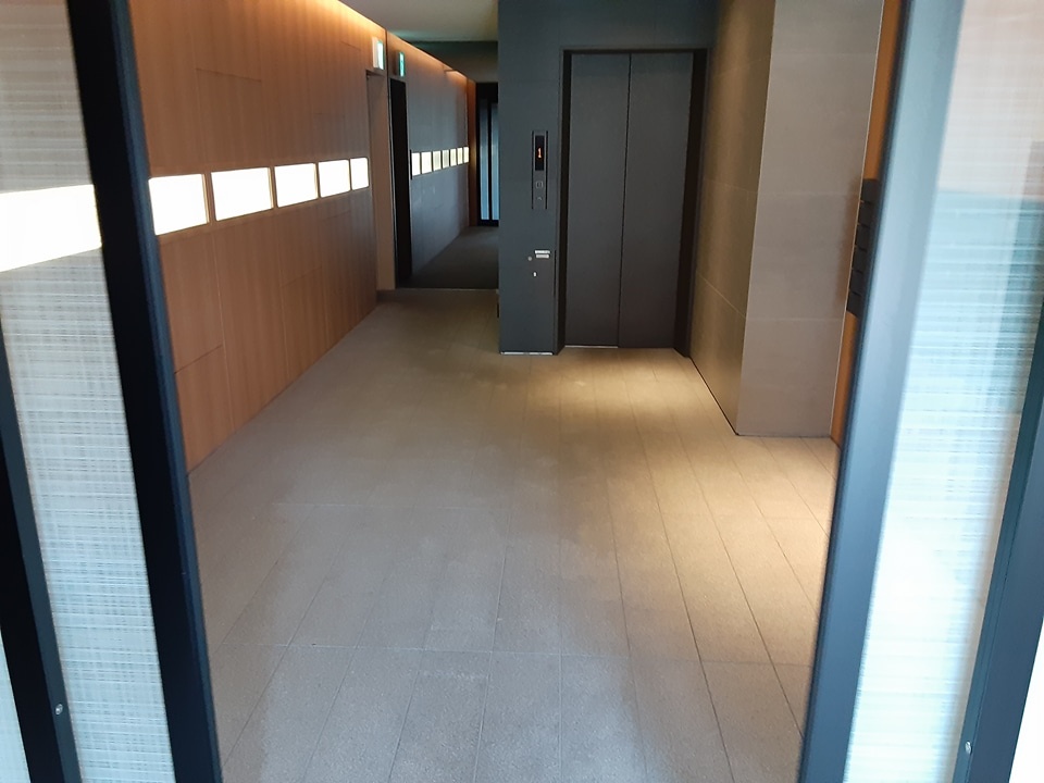 18/21 エントランス