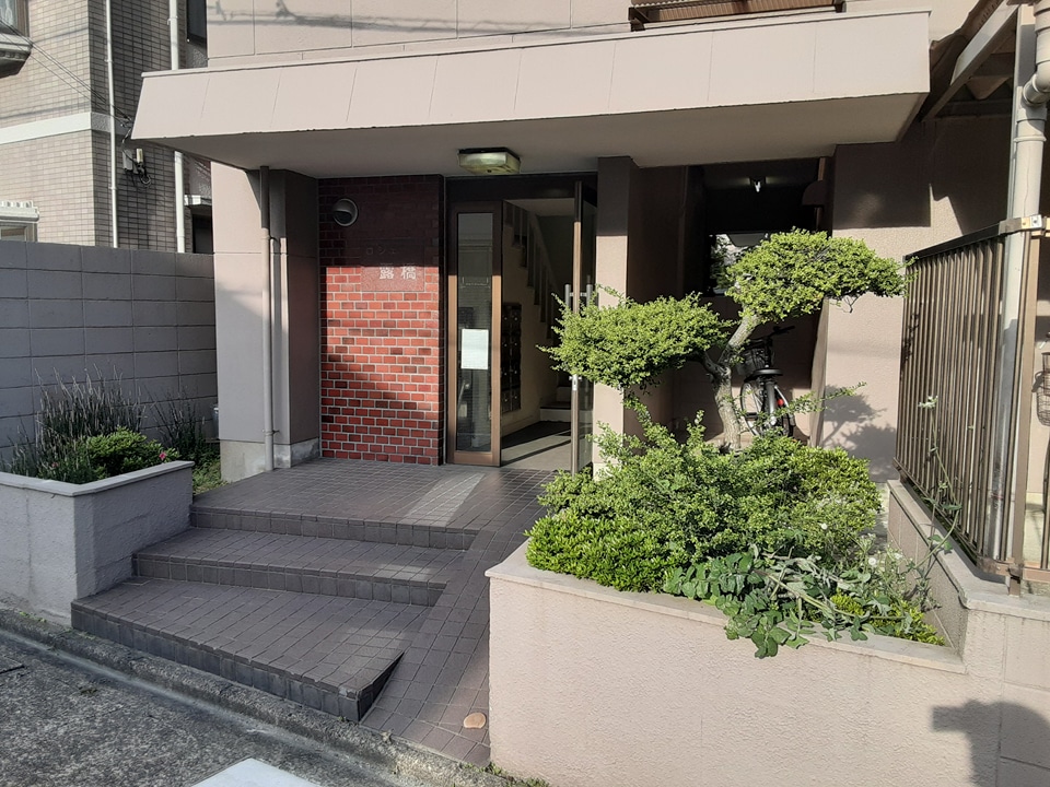 20/27 エントランス