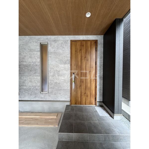 13/19 エントランス