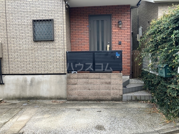 16/23 エントランス