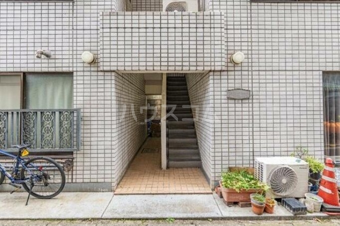 17/19 エントランス