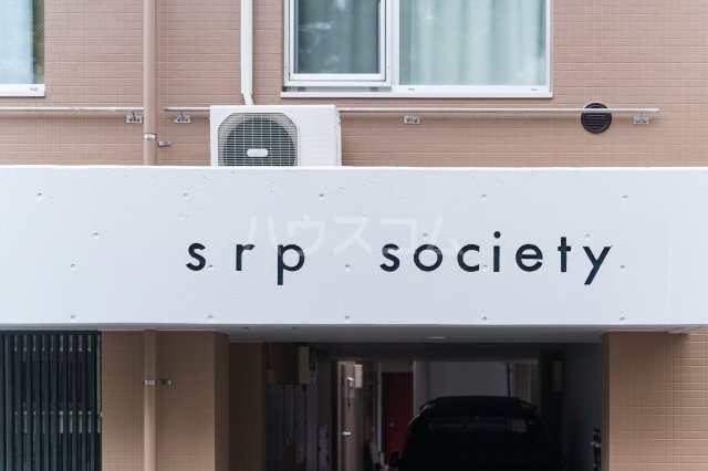 26/30 エントランス