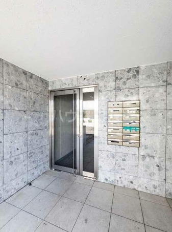 19/27 エントランス