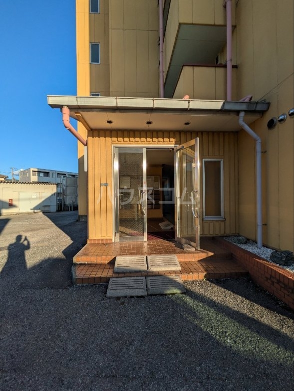 18/25 エントランス