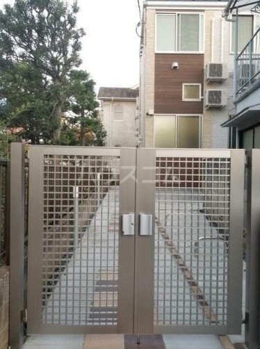 16/20 エントランス