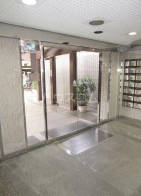 18/21 エントランス