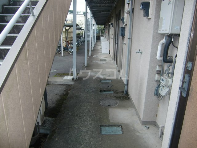 21/30 エントランス