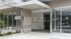 24/30 エントランス