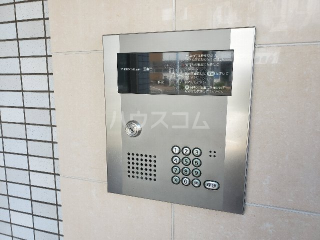 18/26 エントランス