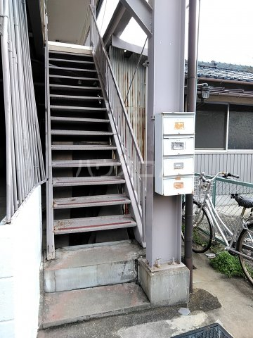 22/28 エントランス