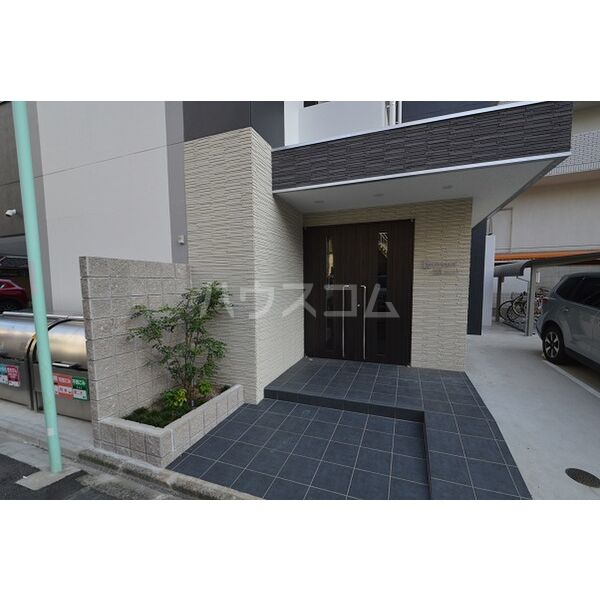 13/14 エントランス