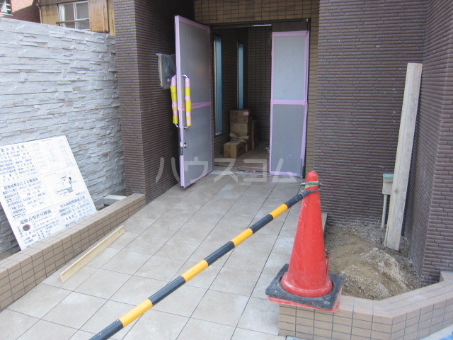 21/30 エントランス