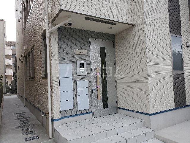 28/30 エントランス