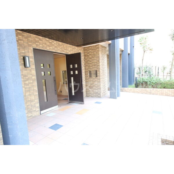 15/23 エントランス