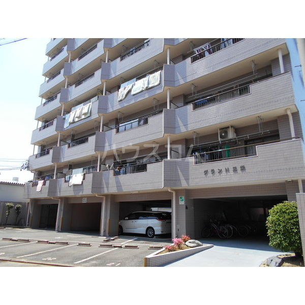 18/27 エントランス