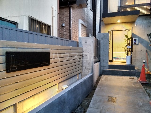 16/21 エントランス