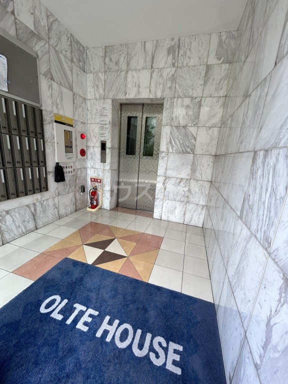 16/18 エントランス