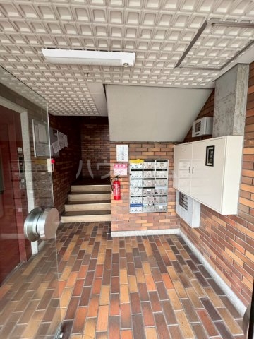 18/27 エントランス