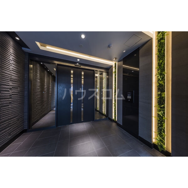 19/30 エントランス