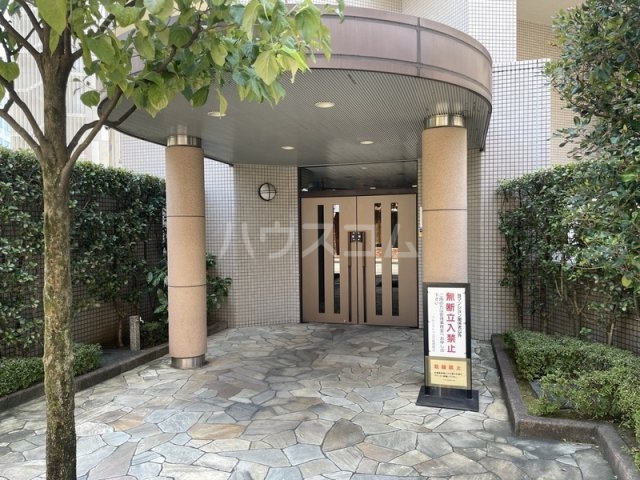24/30 エントランス