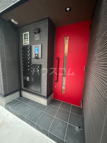 28/30 エントランス