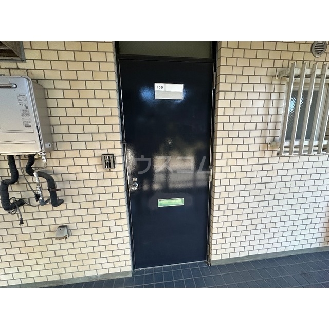 22/23 エントランス