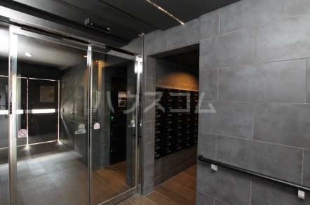 26/28 エントランス