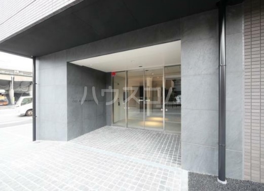 26/29 エントランス