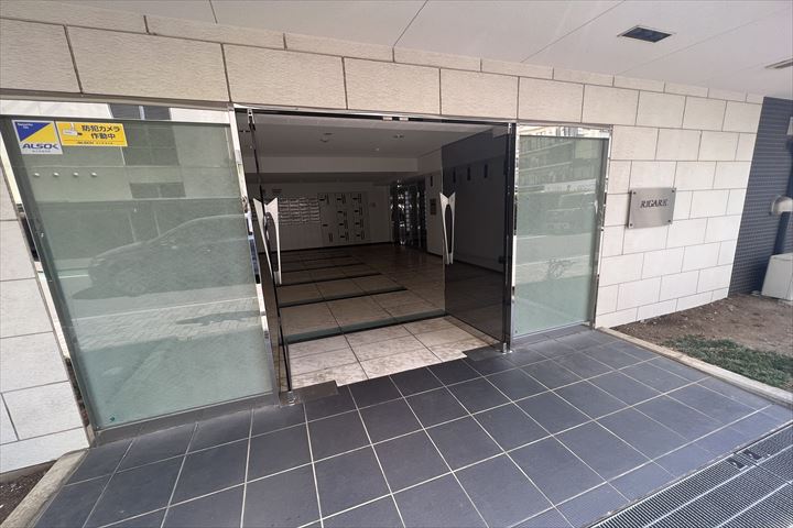 22/30 エントランス