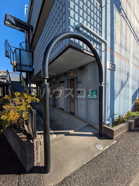 23/29 エントランス