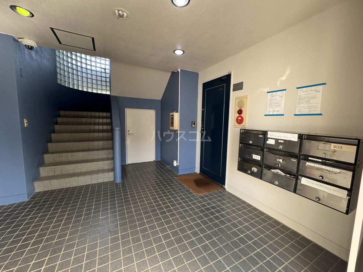 21/30 エントランス