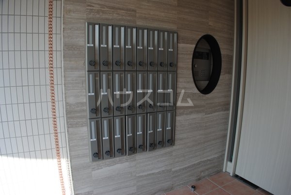 23/30 エントランス