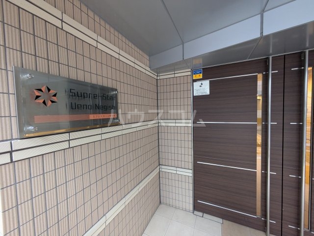 2/2 エントランス