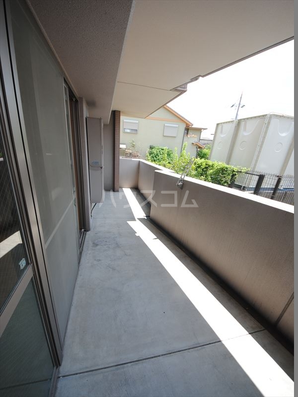 17/27 バルコニー