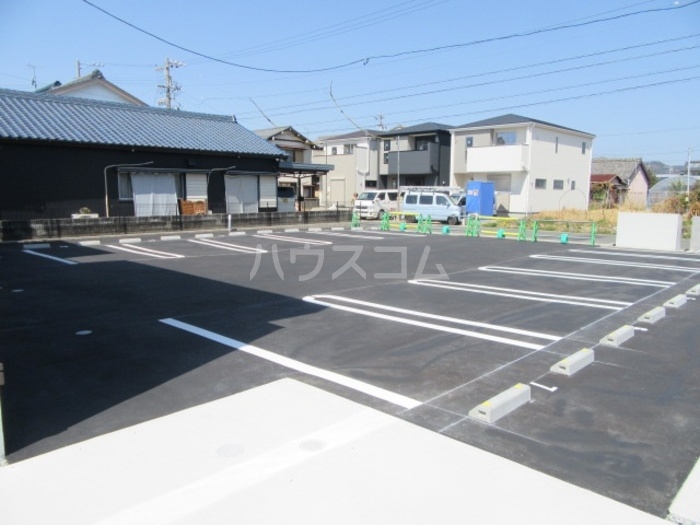 23/30 駐車場