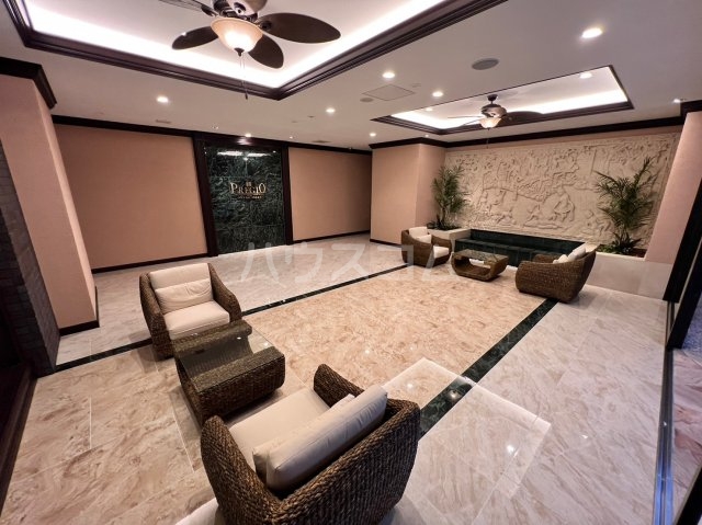 24/30 エントランス