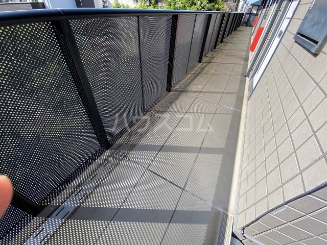 27/30 エントランス