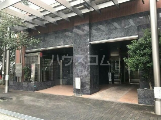 28/30 エントランス