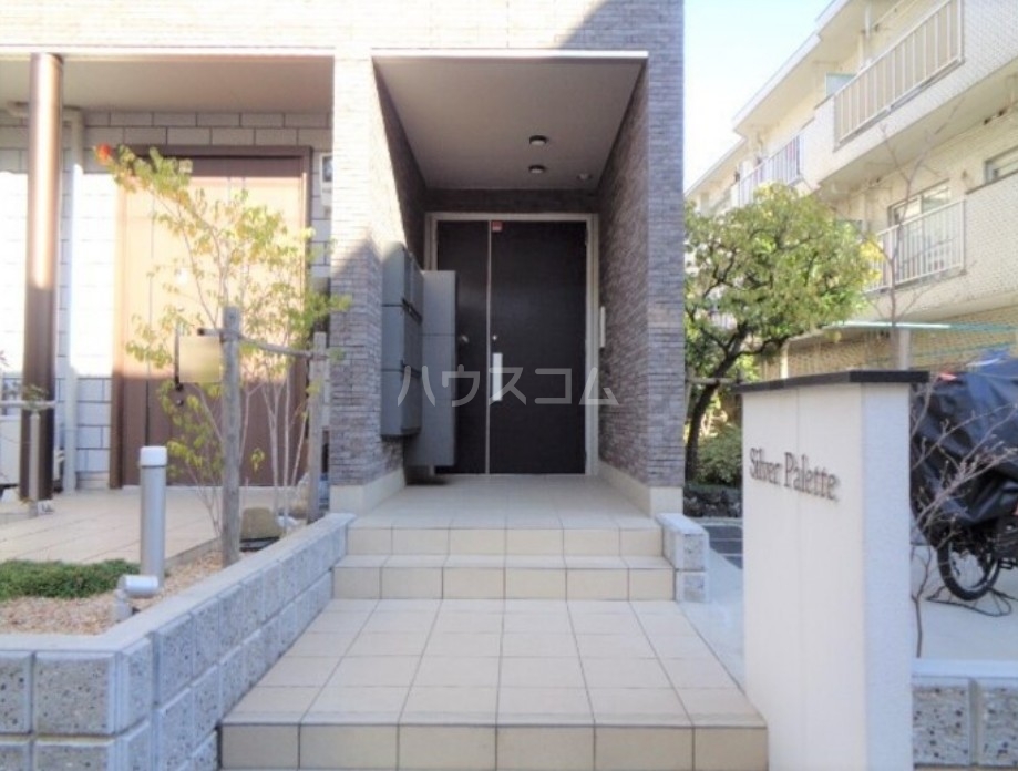 5/5 エントランス