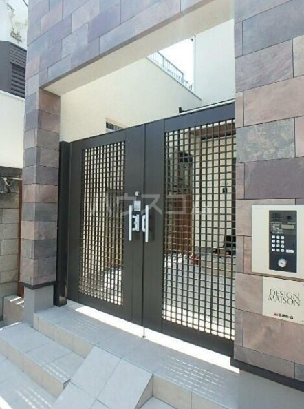 16/17 エントランス