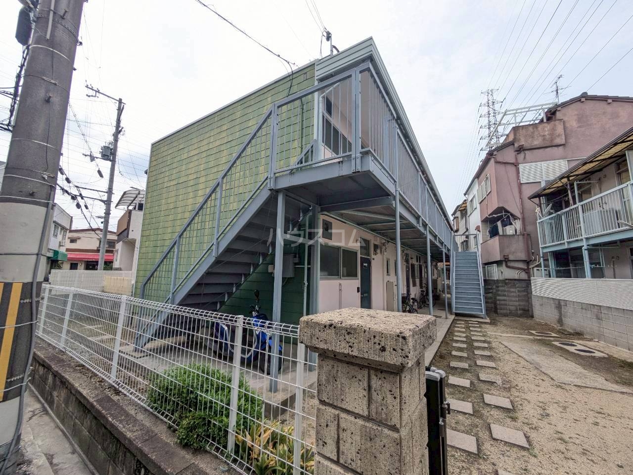 22/30 エントランス