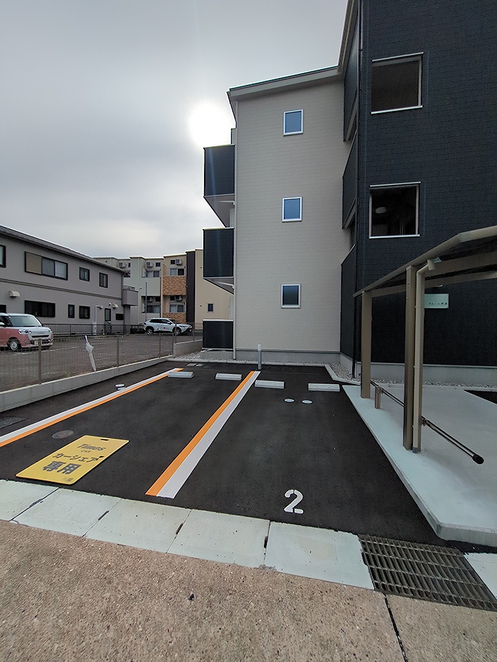 25/28 駐車場