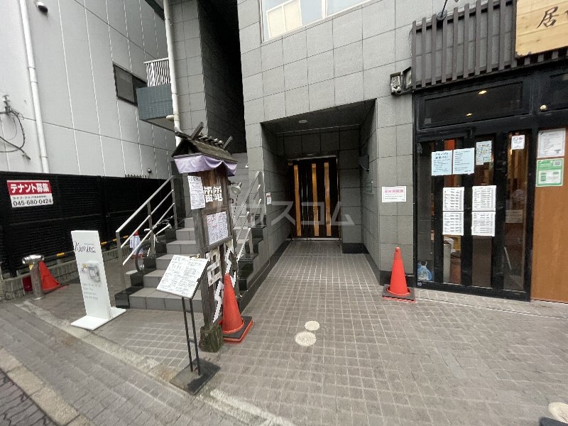 21/28 エントランス