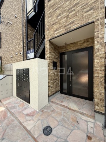 16/16 エントランス