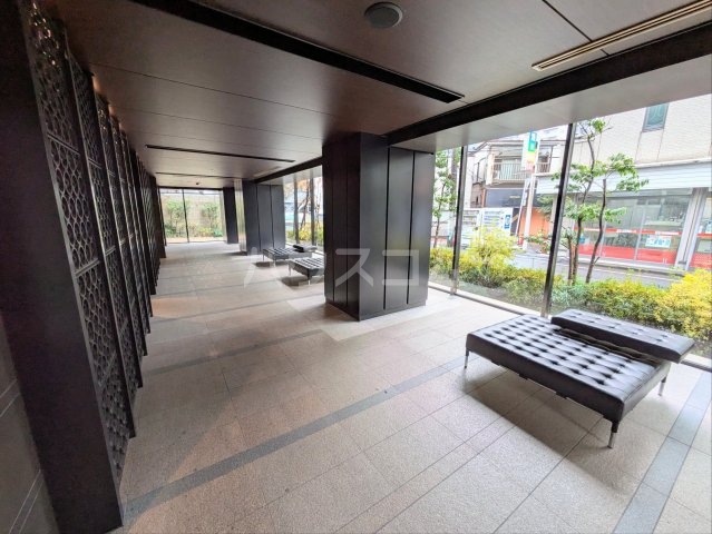 21/27 エントランス