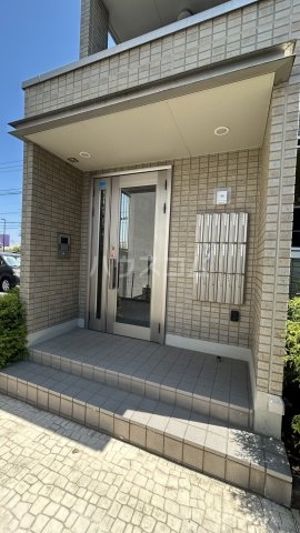 28/30 エントランス