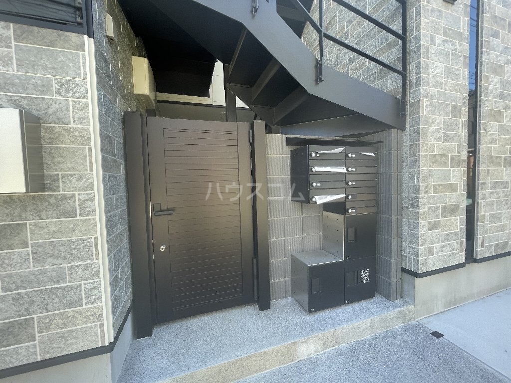 18/28 エントランス