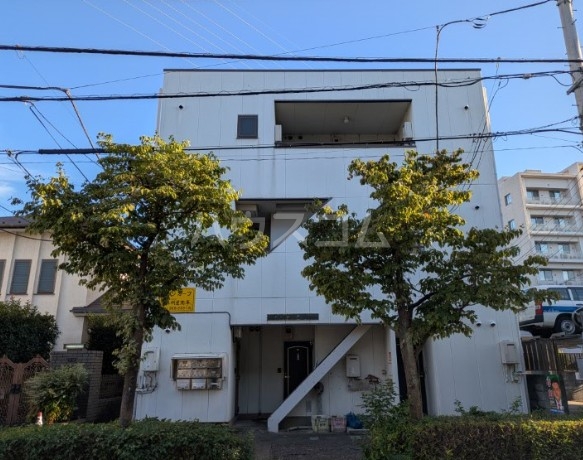 21/30 エントランス