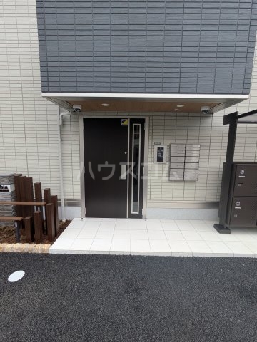 27/30 エントランス